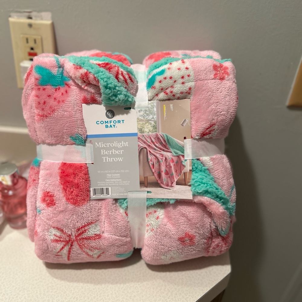 Comfort Bay Pink and Green Plush Throw